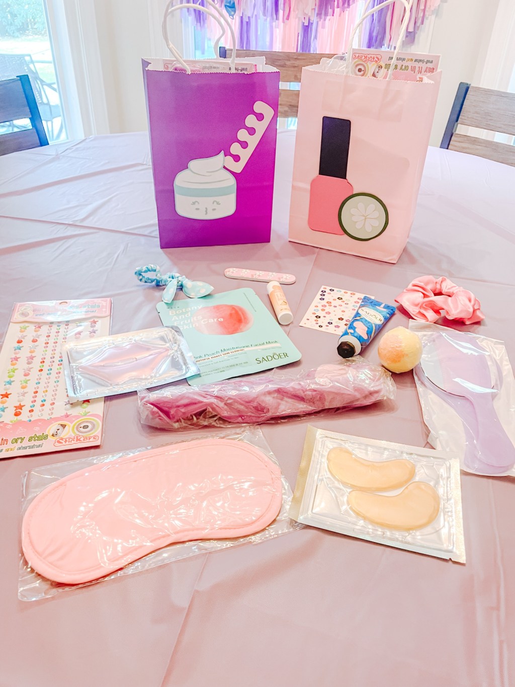 Spa Party Gift Bag Ideas for Kids&nbsp;🎀💅✨