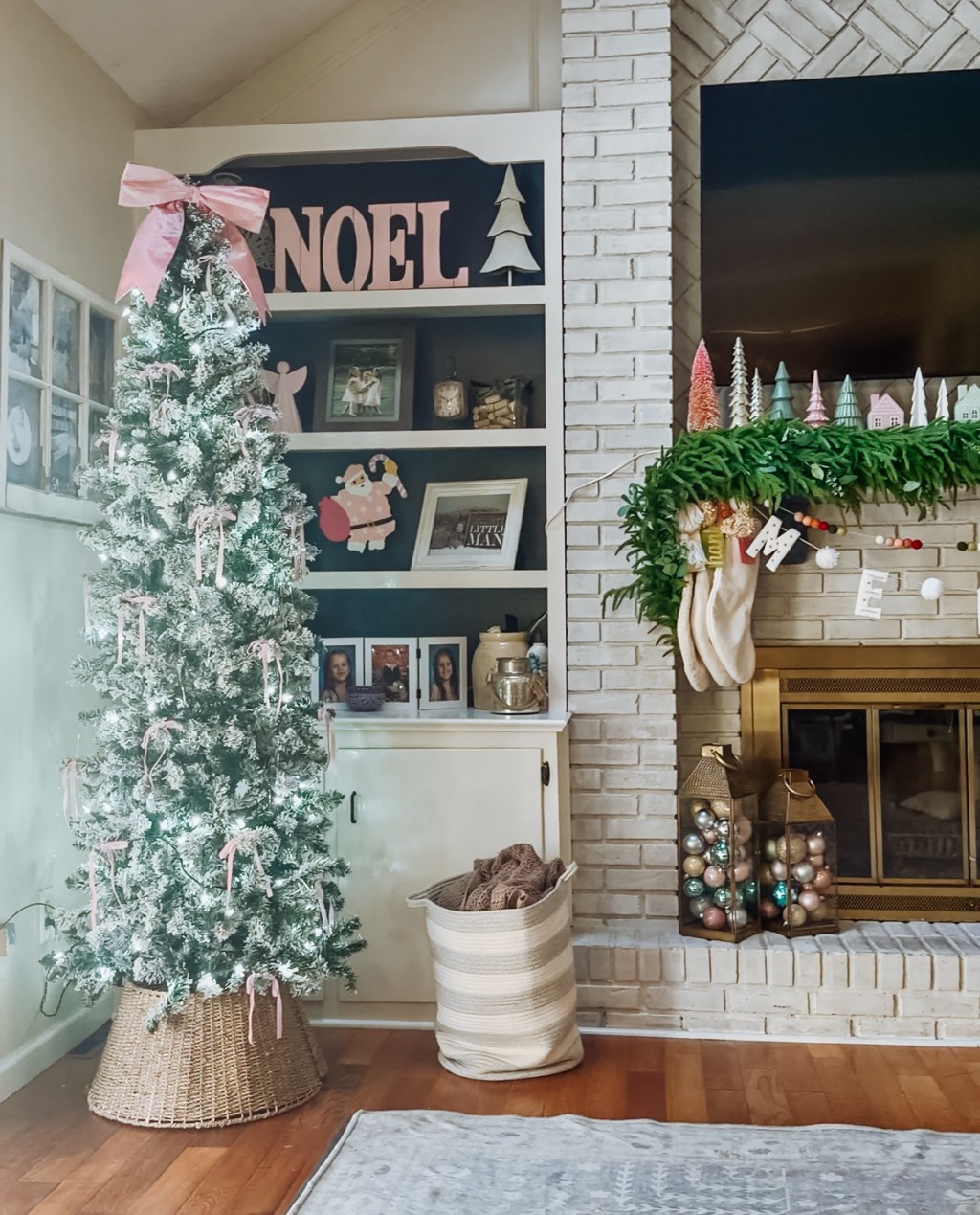 Flocked Bow Christmas&nbsp;Tree