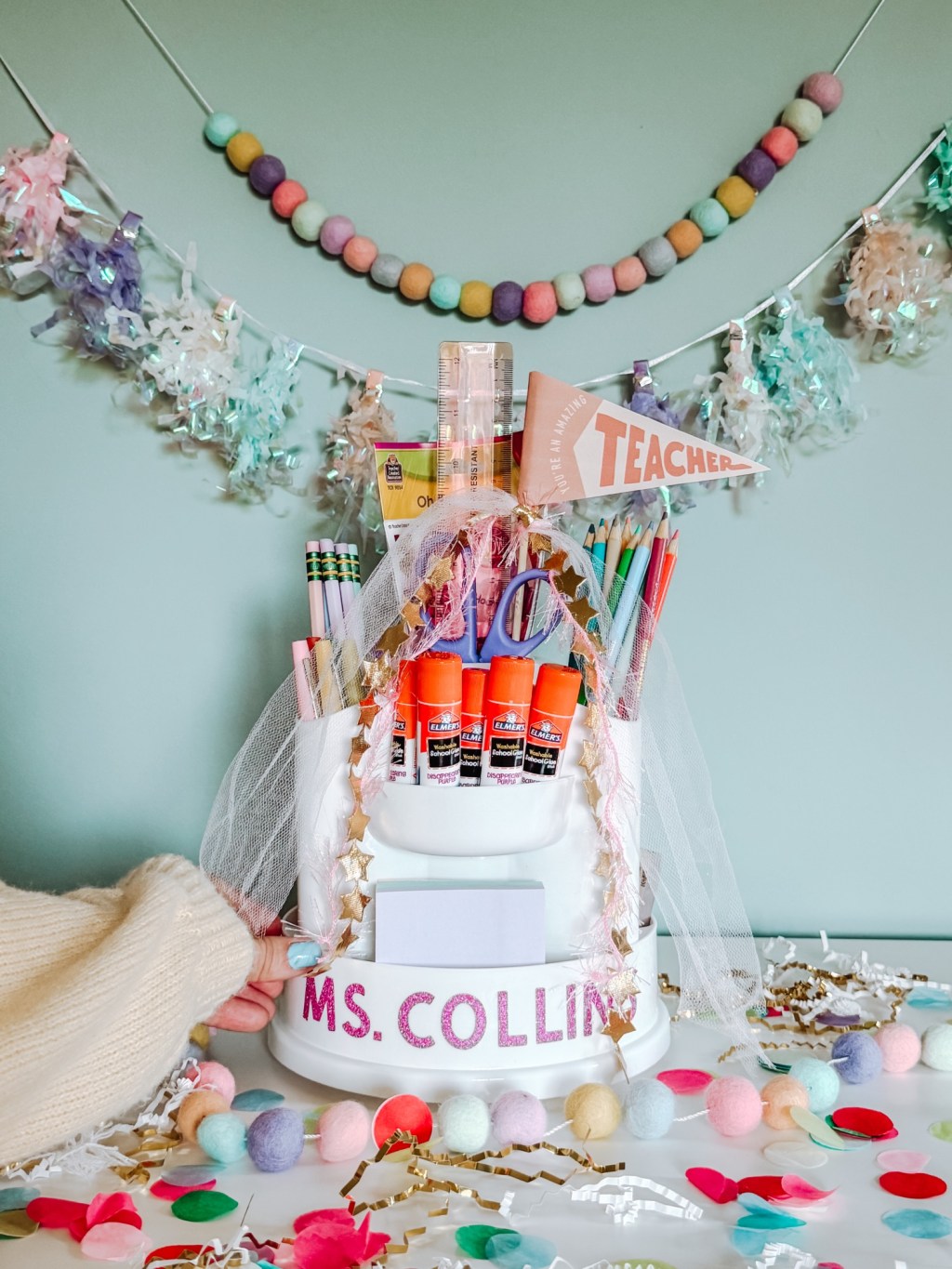 Easy DIY Teacher Appreciation Gift Basket Idea&nbsp;🍎