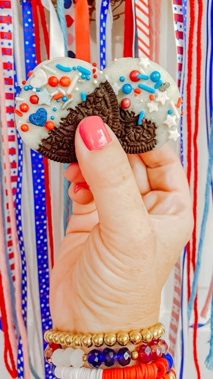 Easy Firecracker Oreos: The Perfect No-Bake Patriotic&nbsp;Treat